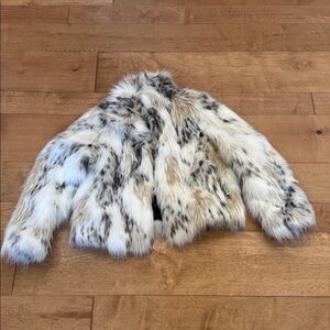 Zara ZW COLLECTION FAUX FUR SHORT COAT!
New without tags!